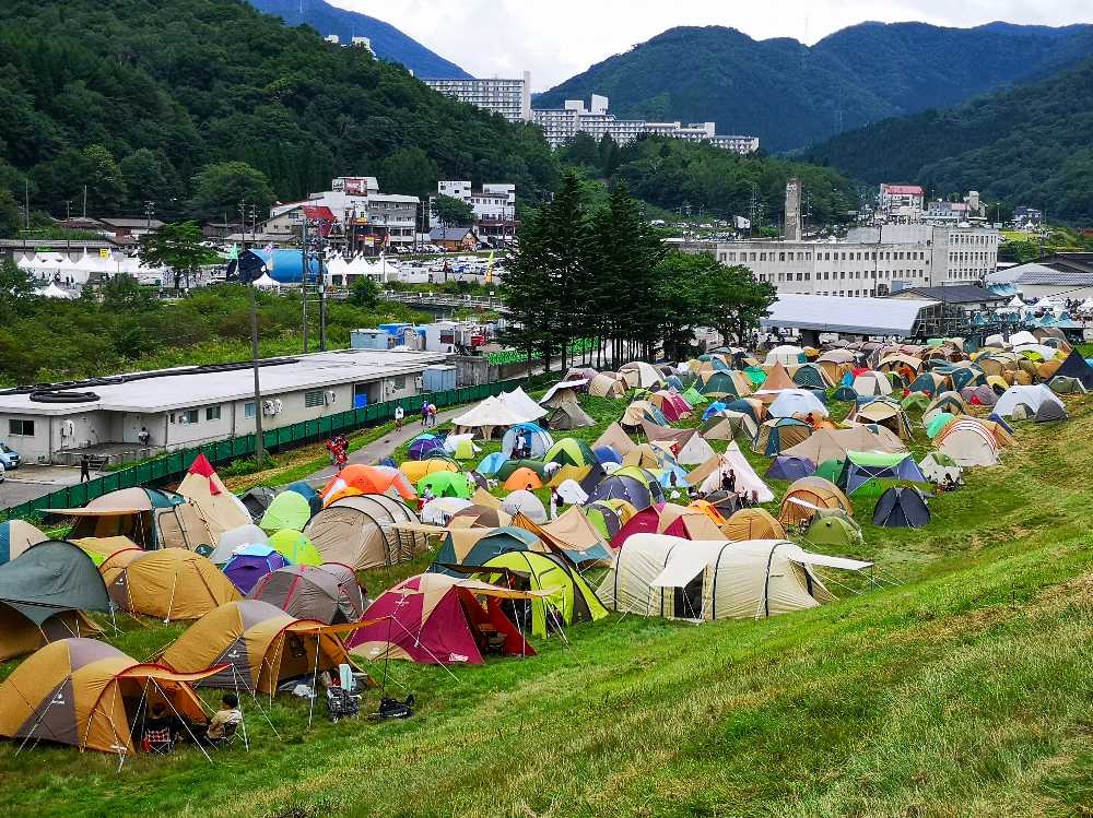 土曜朝のキャンプサイト。