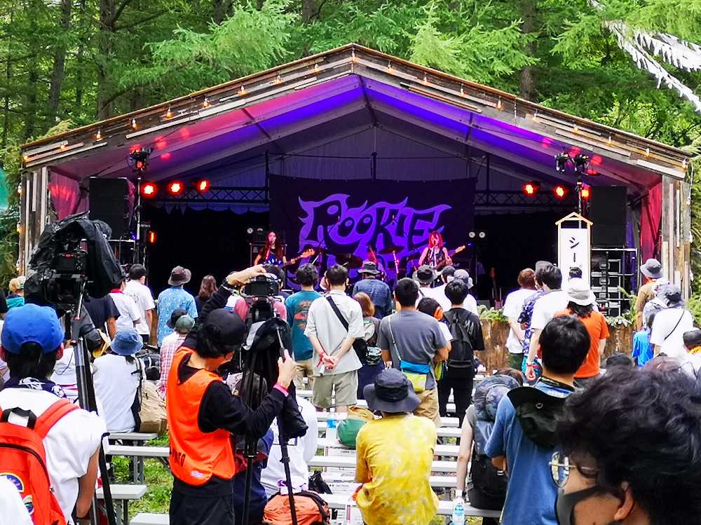 ルーキーアゴーゴーは昼間のライブに変更。