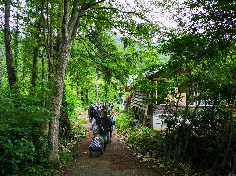 倉庫横を通過。