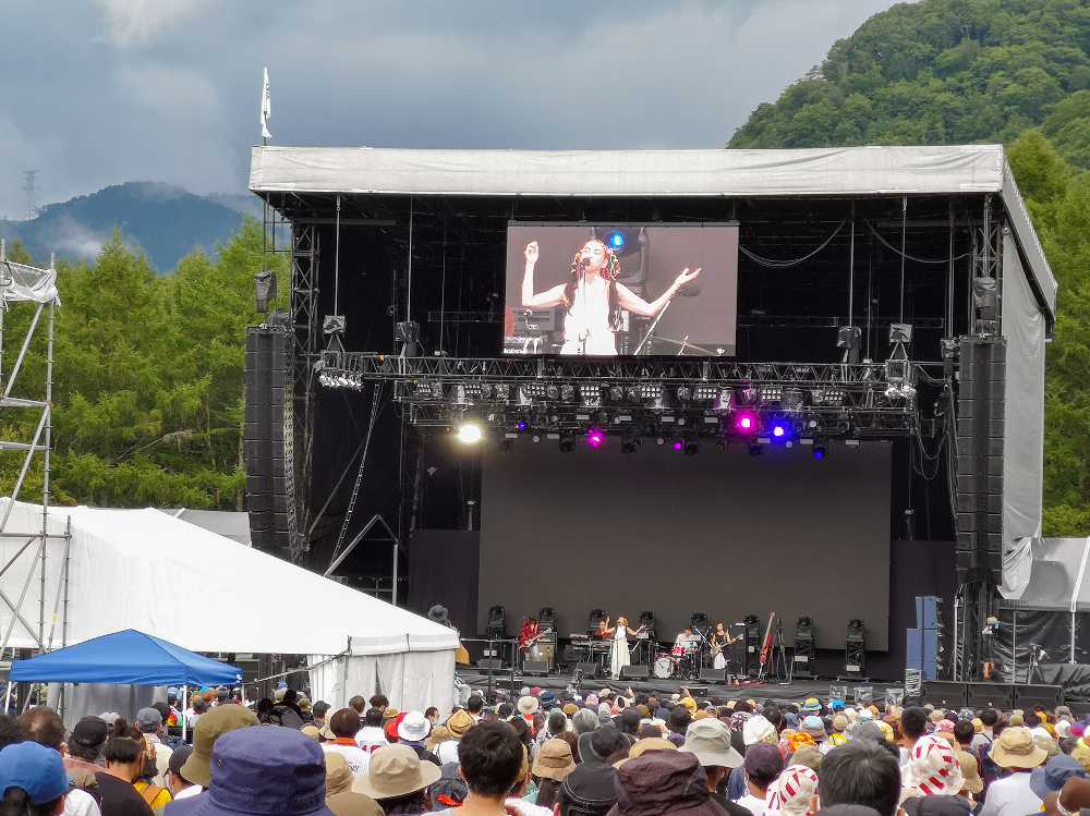 ホワイトステージのAJICO。浅井健一とUAのグループ。