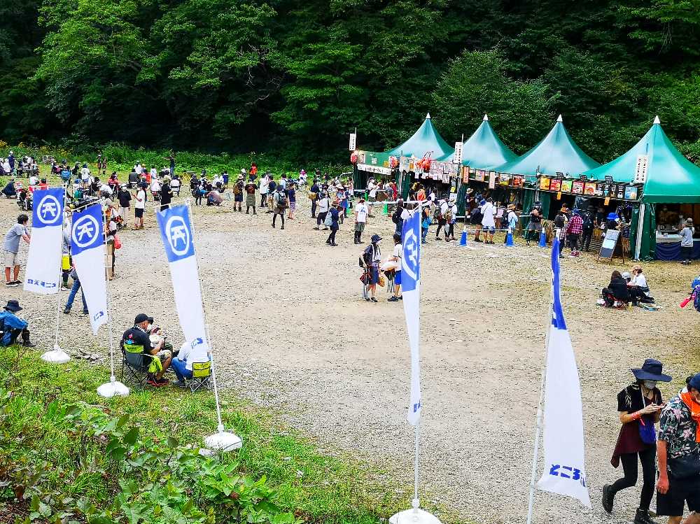 ところ天国。土曜。影がなく曇り。