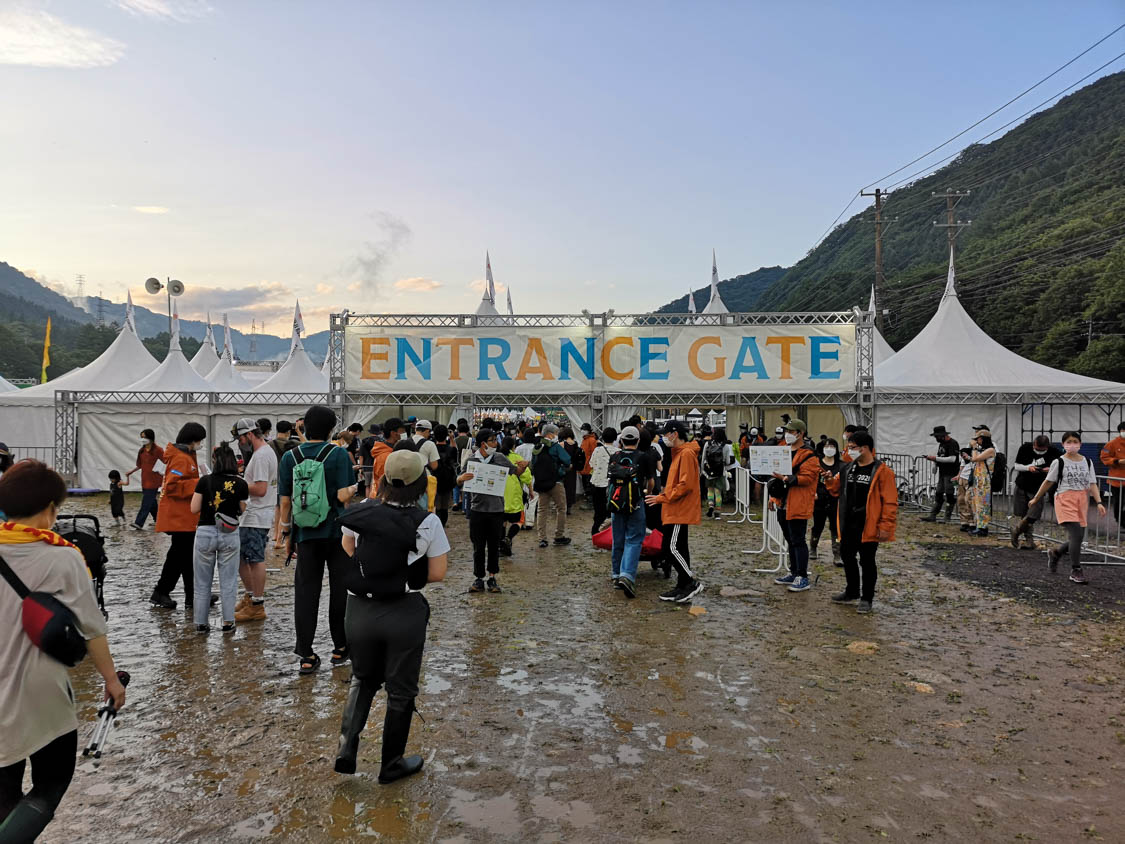 長靴が最適の地面でした。