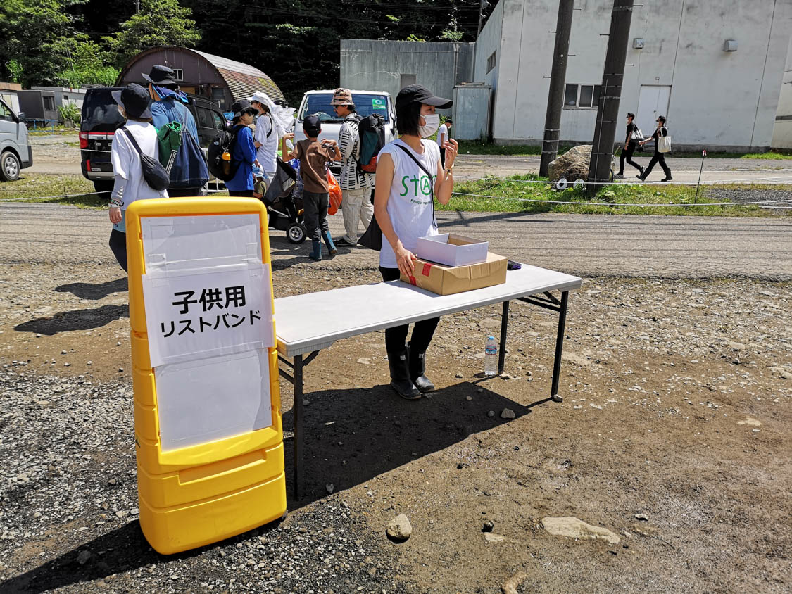 子供用リストバンドの配布。