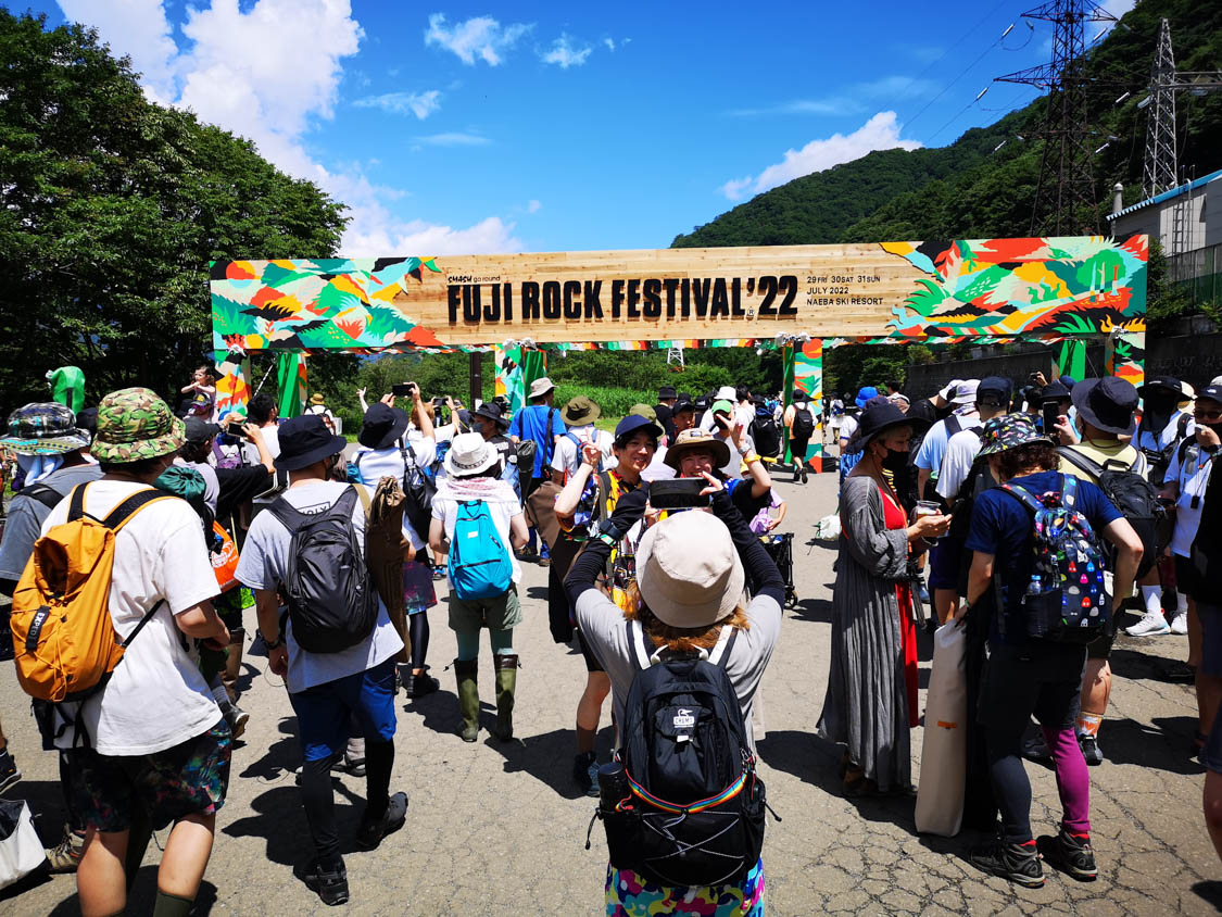 メインゲート前。