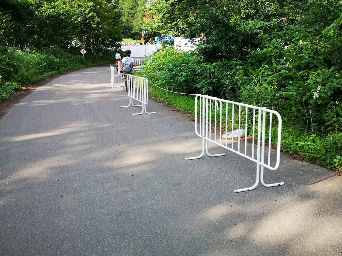 ホワイトステージへの搬入路へ出ます。