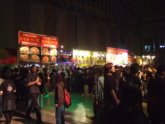 フジロックフェスティバルやサマーソニックでもおなじみの店が出店しています。