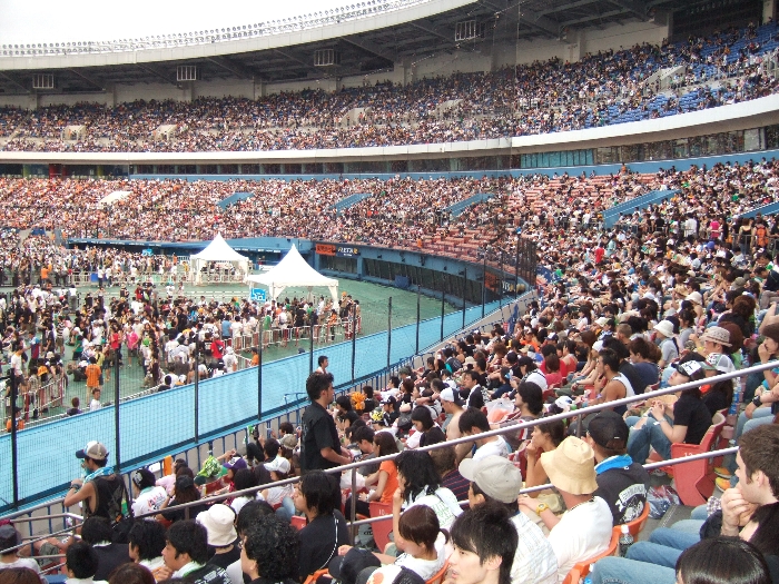 いす席。球場で言えば内野席になります。