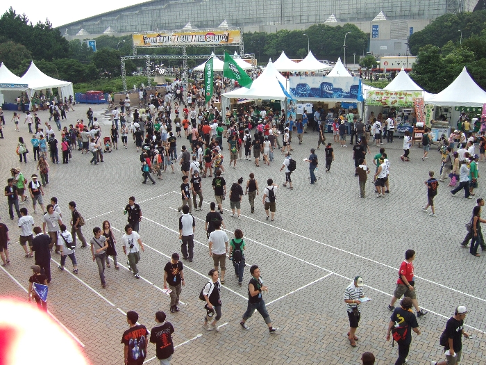 球場から入り口を撮影。