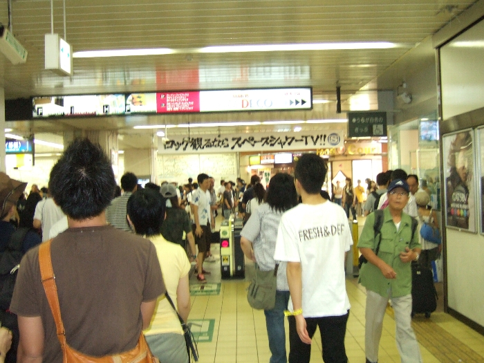 サマーソニックの客向けに掲げられたスペースシャワーTVの広告。ギャツビーの広告も同様。