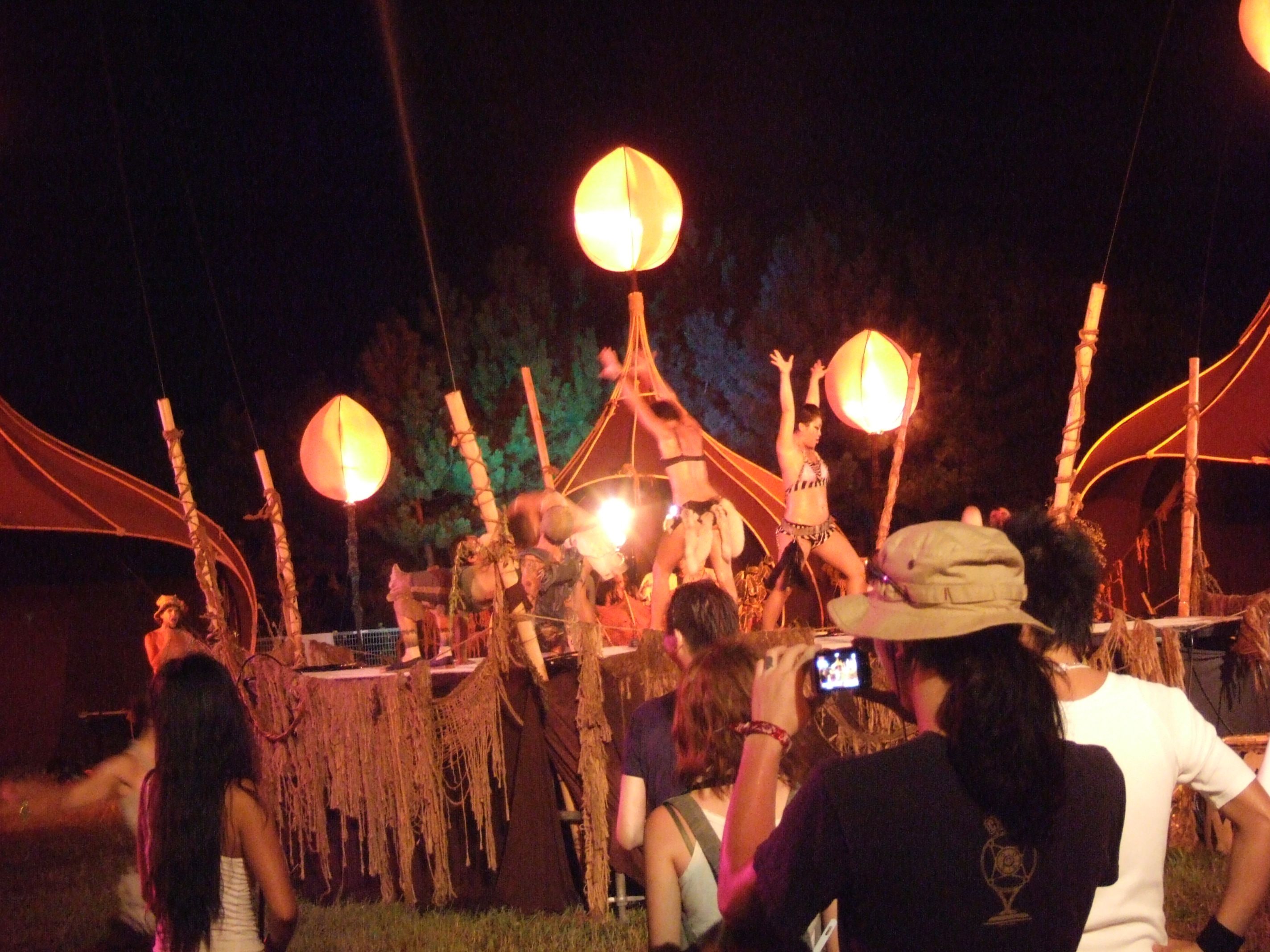 ダンスのショー。