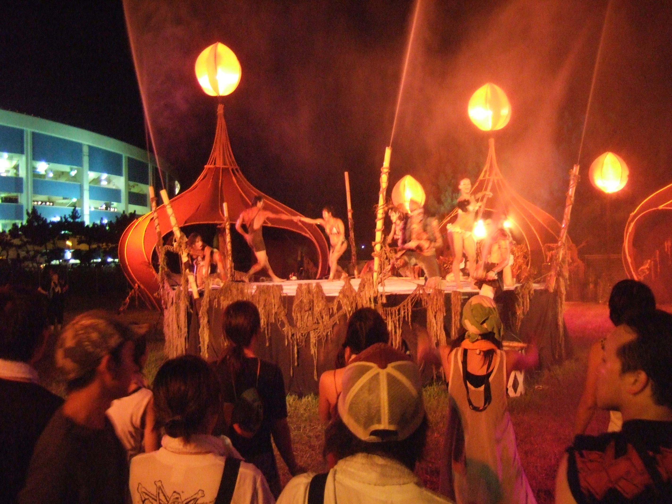 水が吹き上がっています。