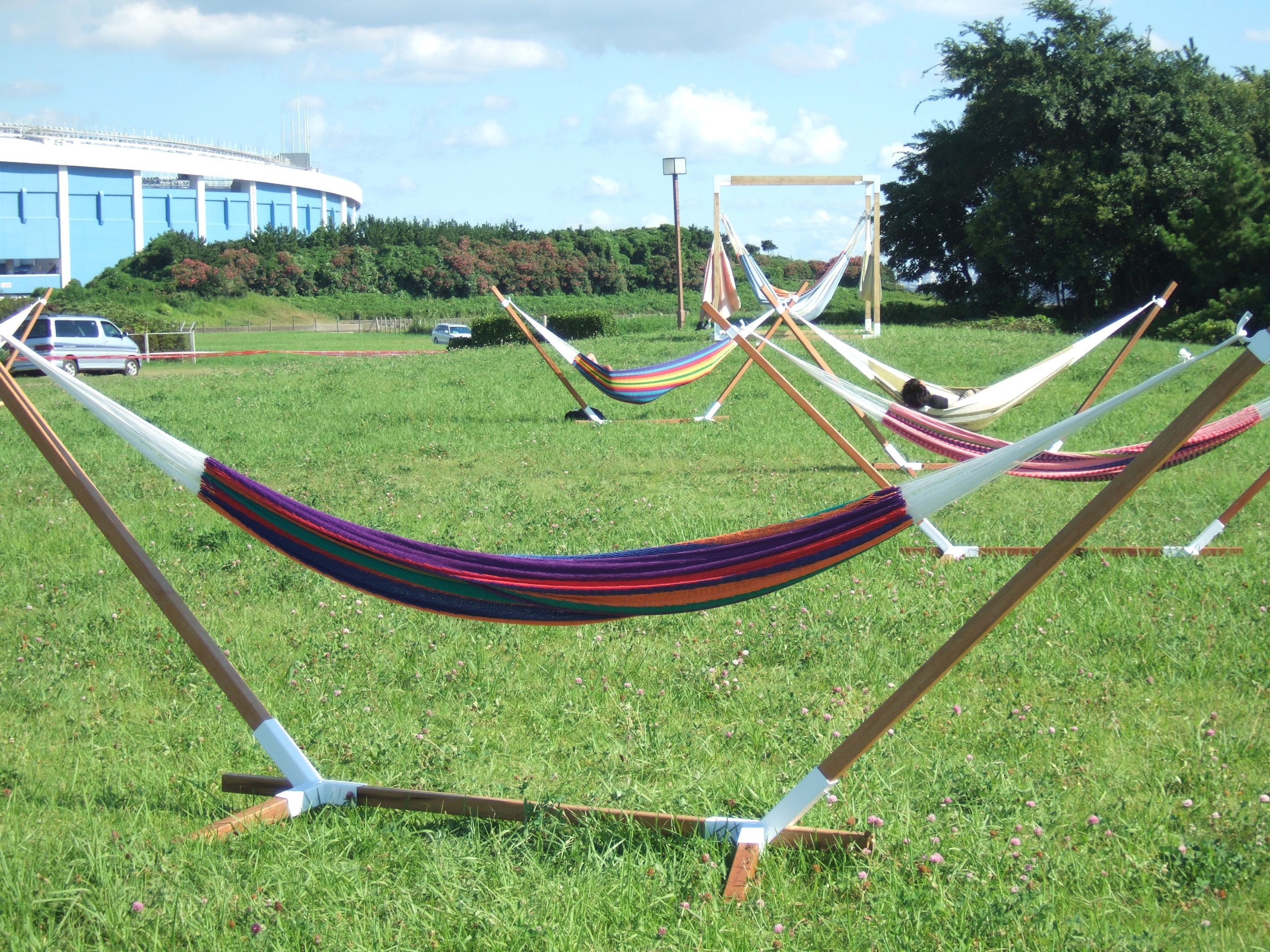 ハンモック。寝ている人もいます。