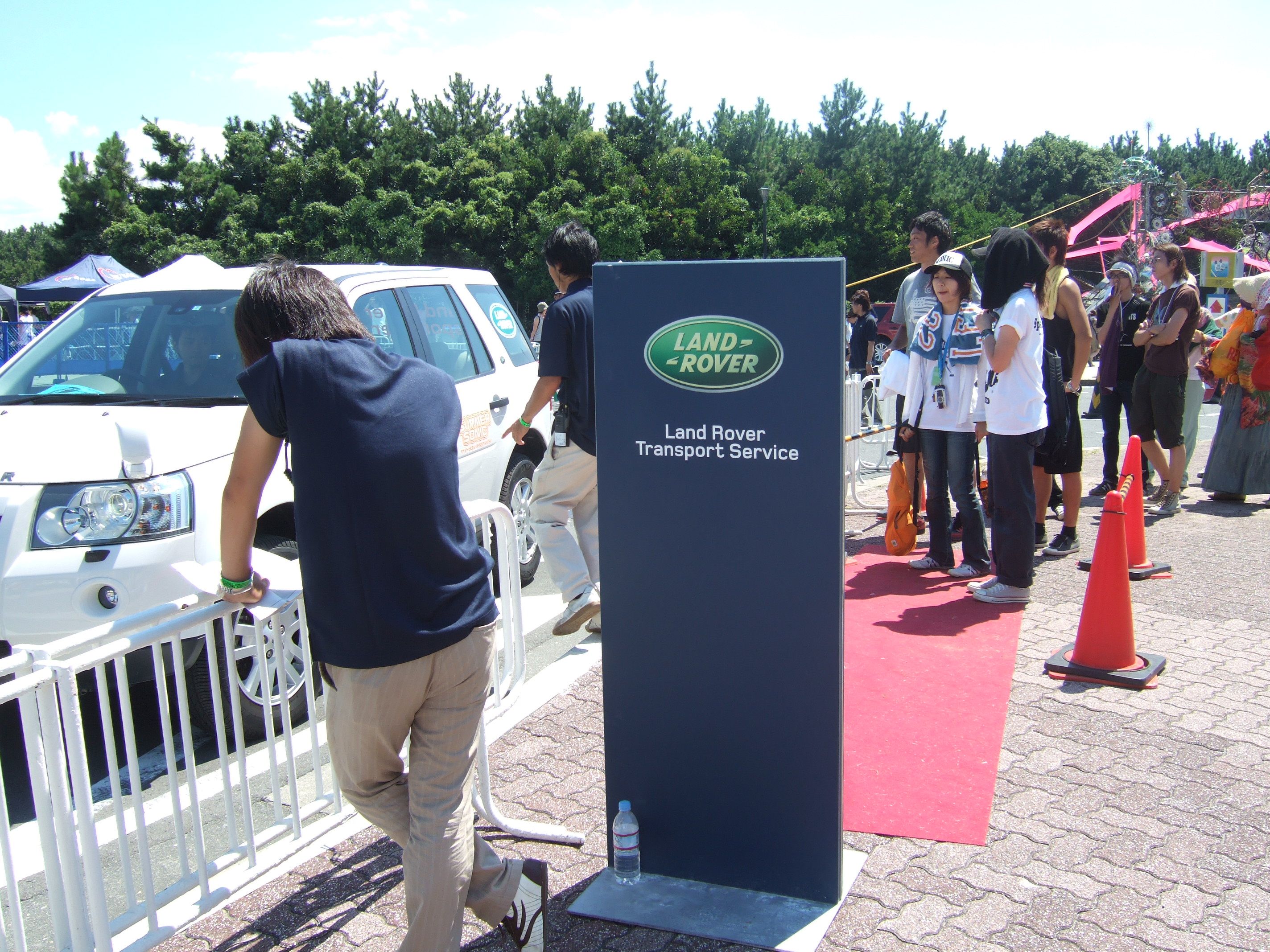 ランドローバーの乗り場。