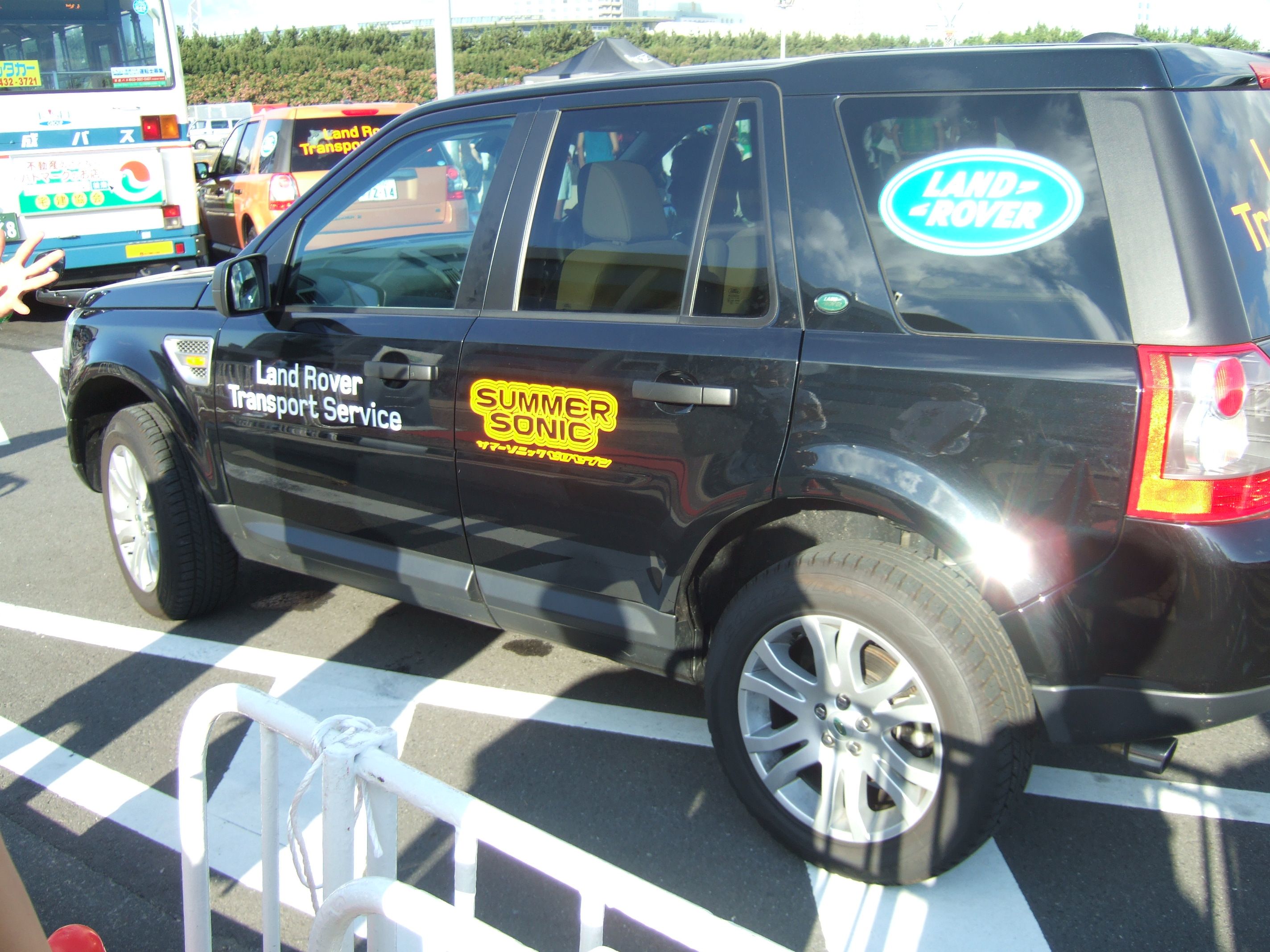 サマーソニックのロゴが車体に入っています。