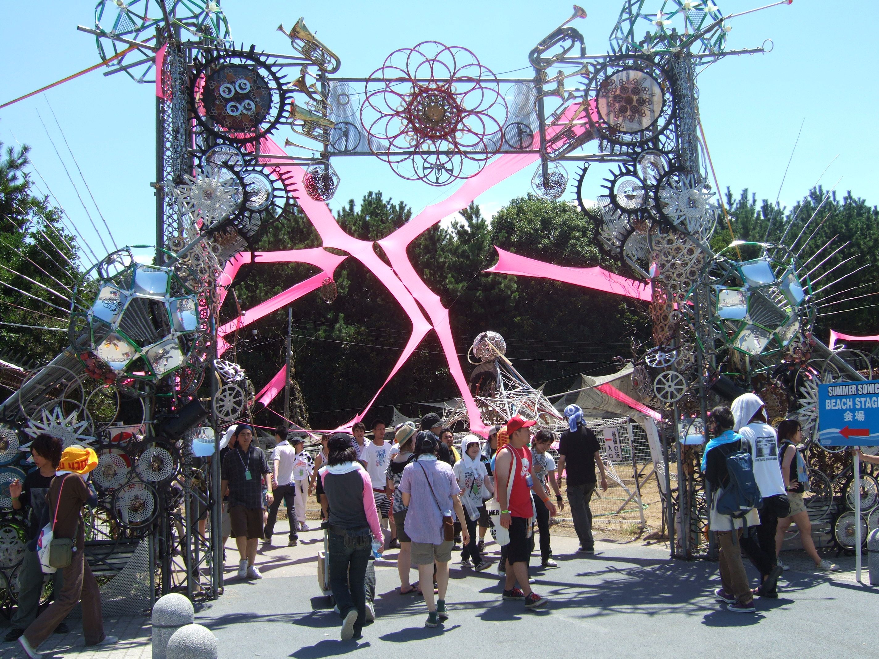 マリンステージ付近にあるビーチステージ通路入り口。