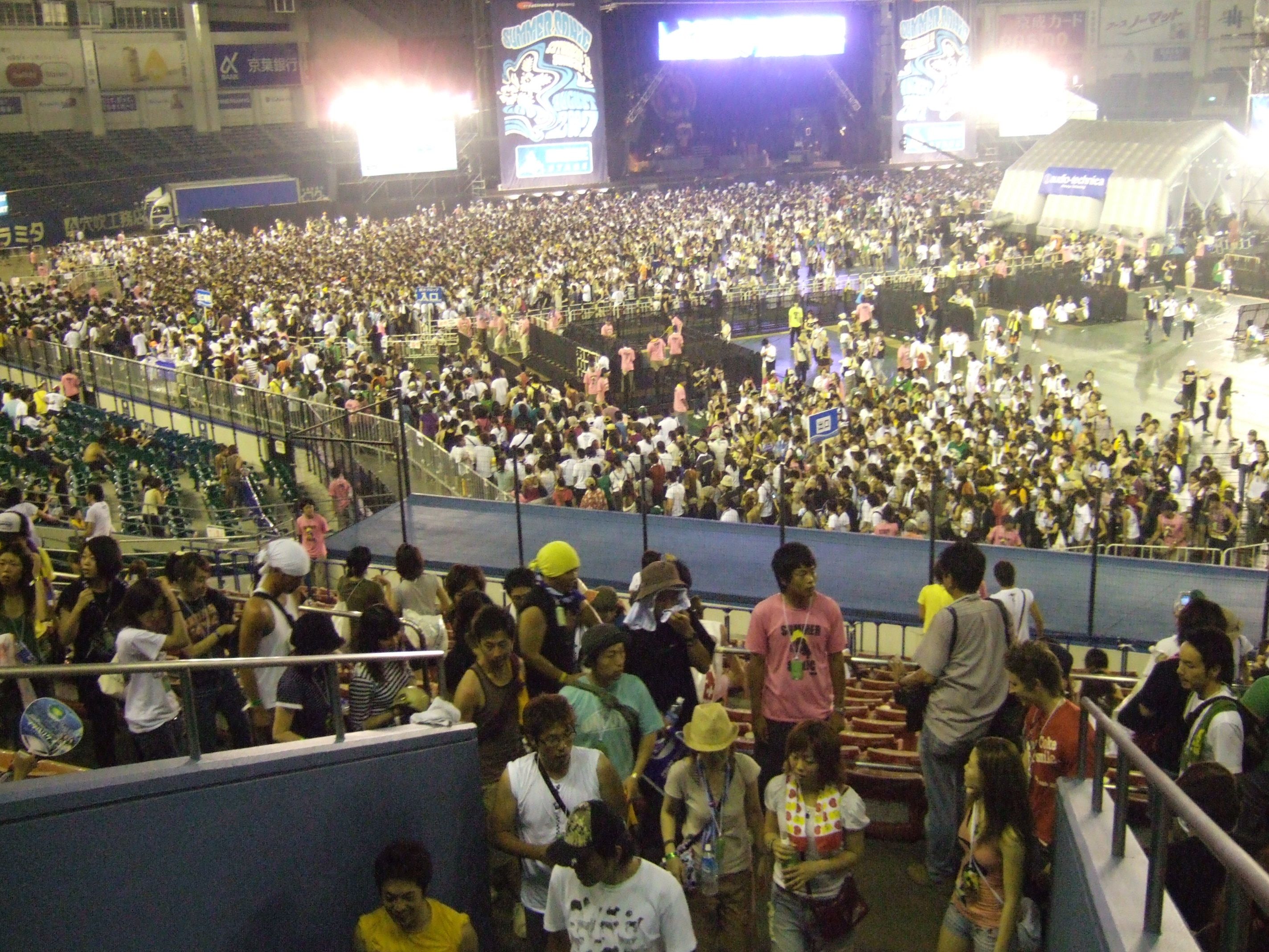 終演後のマリン・ステージ。