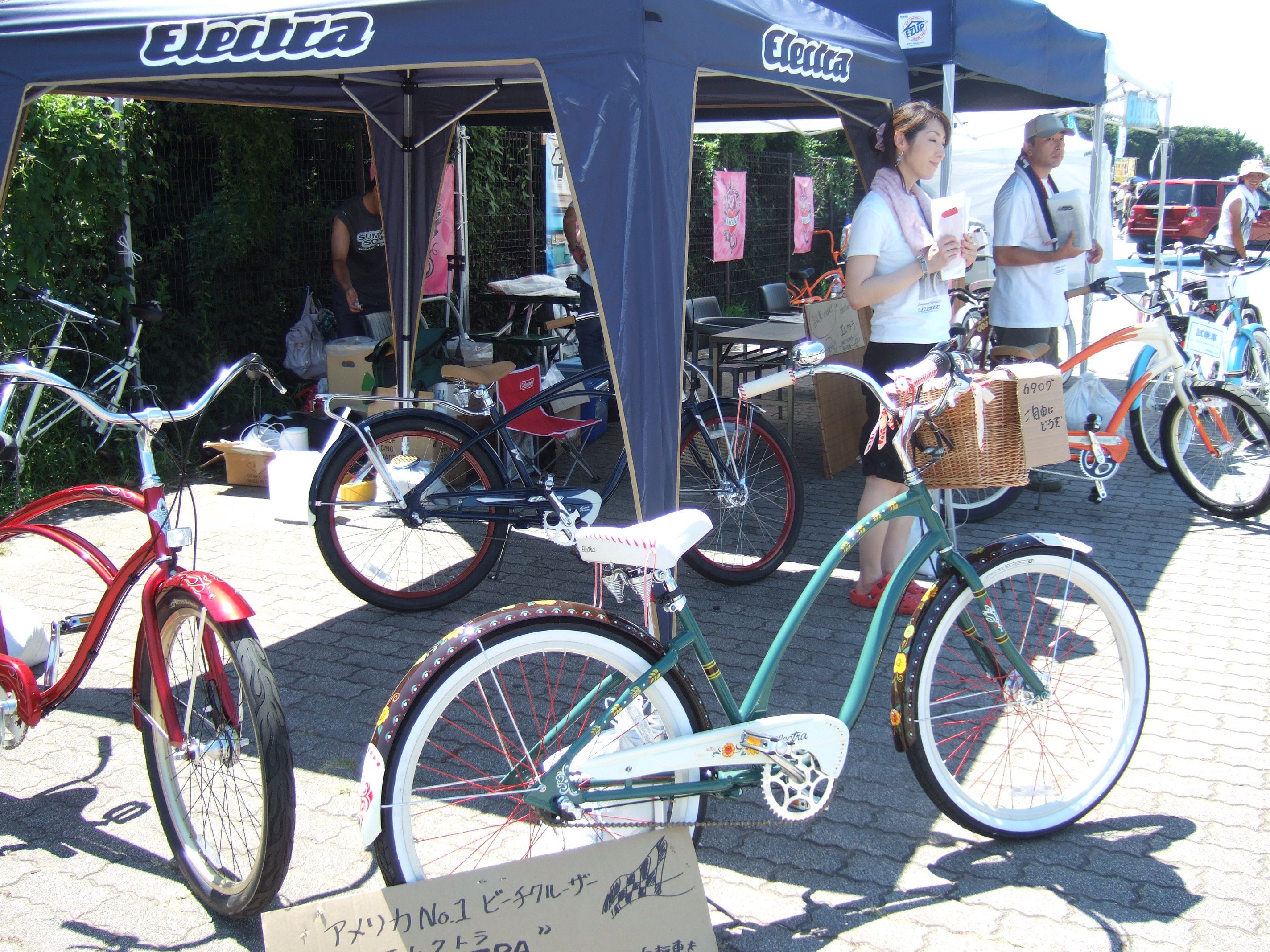 試乗もできる自転車。輸入業者の宣伝だと思われます。