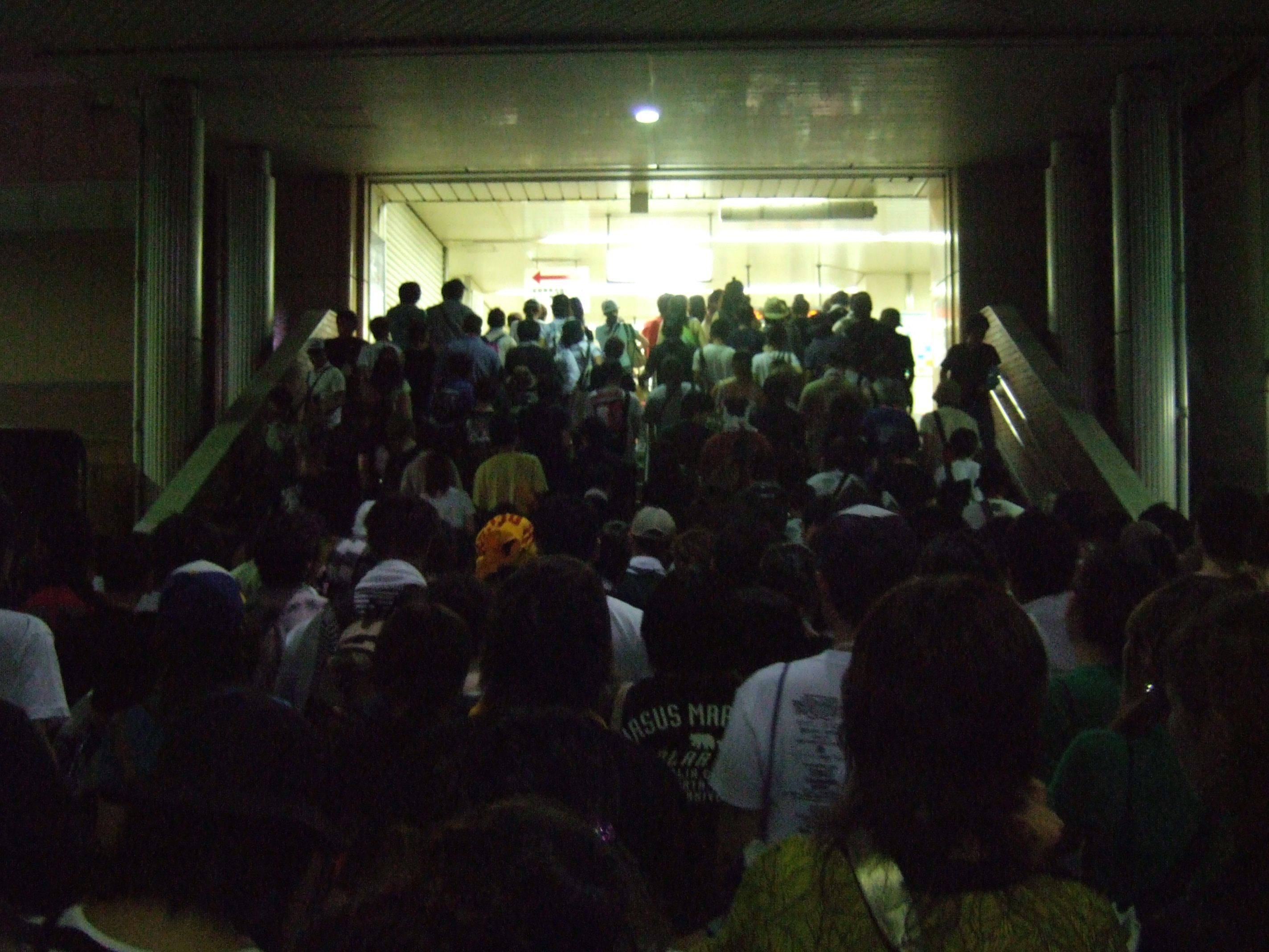 終演後の海浜幕張駅の行列。