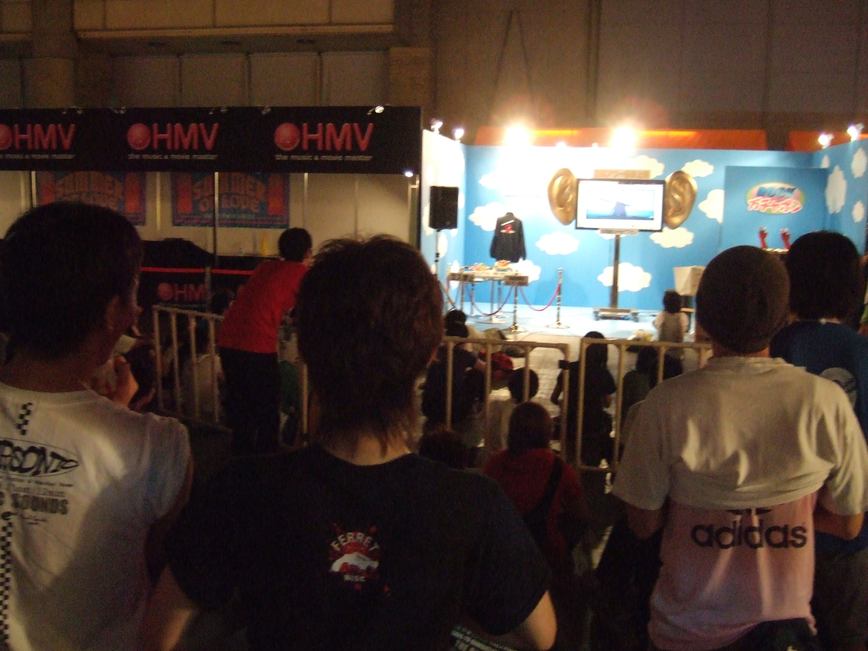 ほとんどすべての映像を連続で上映していました。