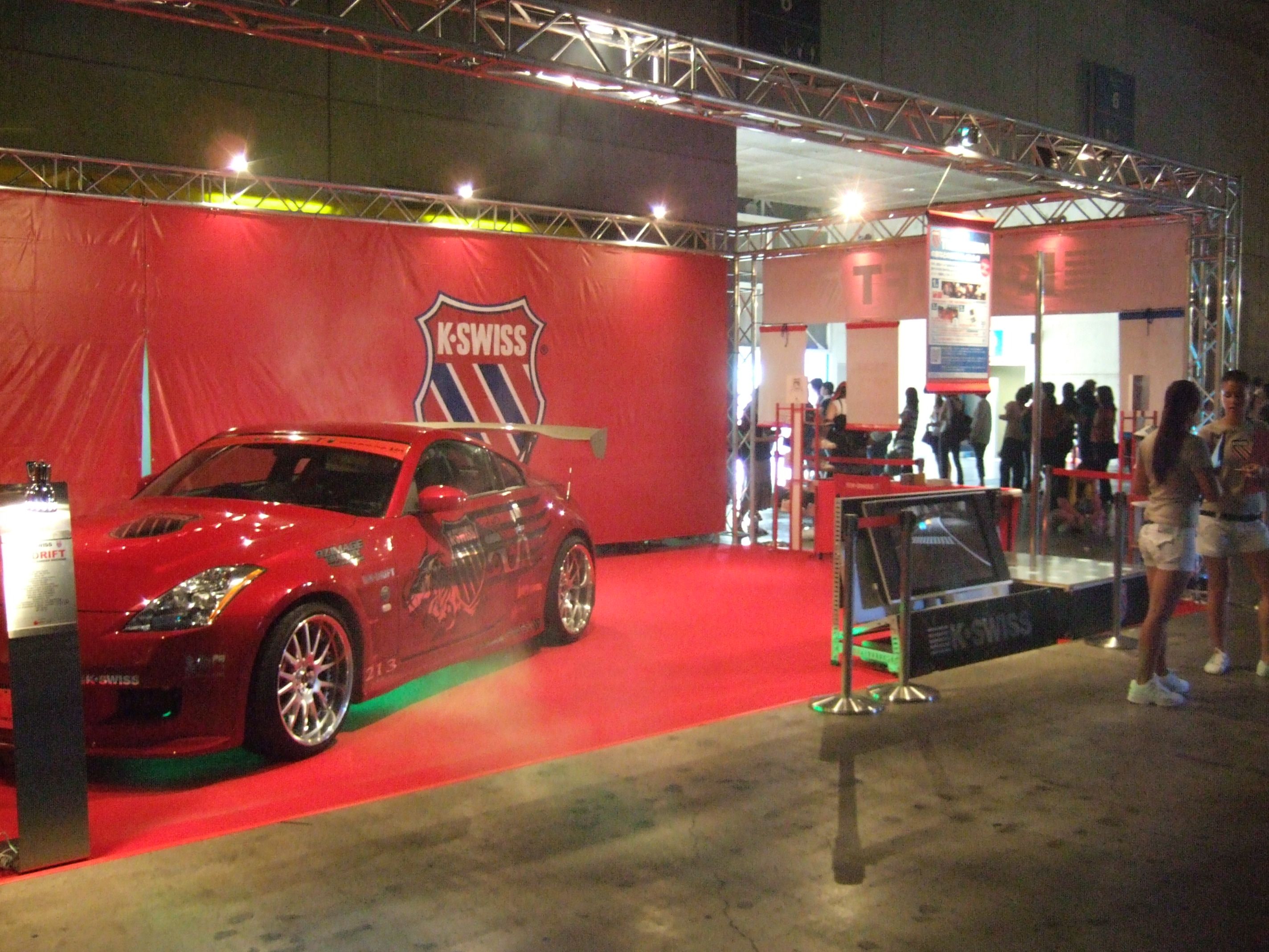 K・スイスはシューズのブランド。