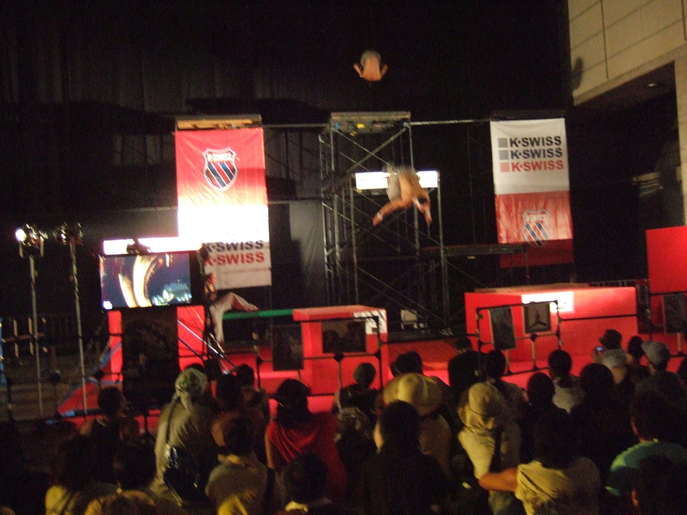 アクロバットなショー。