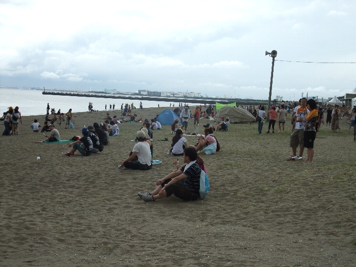 稲毛海岸。一般的な砂浜ですが、泳げません。