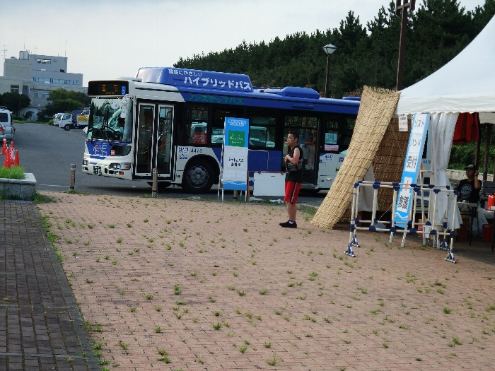 キャンプサイトにはシャトルバスも来ますが、利用者は多くありません。