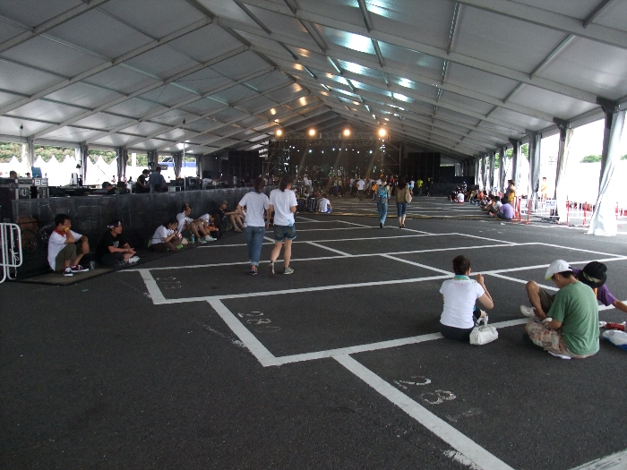 千葉マリンスタジアムの駐車場に設置されたステージです。