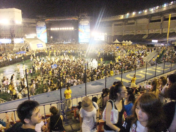 まず後方から出て行きます。