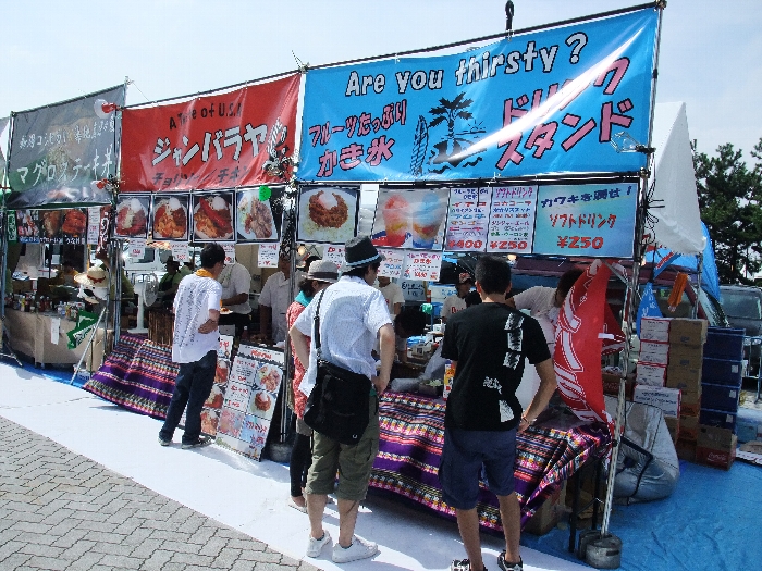 マリンステージのライトスタンド側の飲食店。