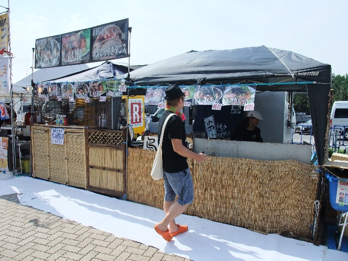 テントを自前で用意する店もあるようです。