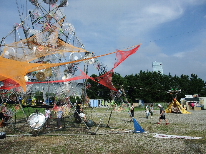 水産業で使われていた道具で作ったような印象です。