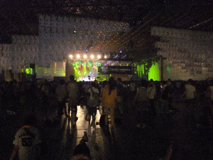 観客席側の装飾も大きい。