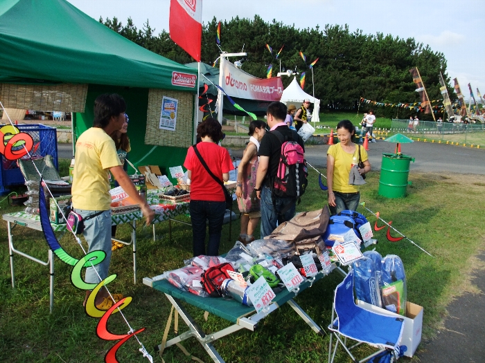 アウトドア用品を販売するコールマンの店。