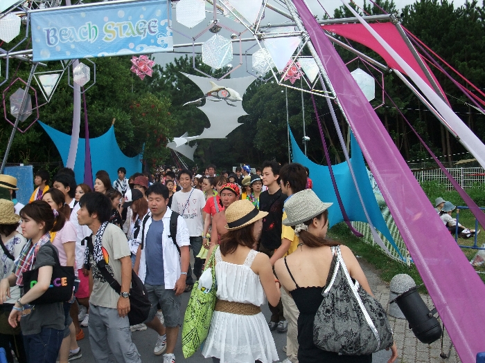 たくさん人が出てきているところです。