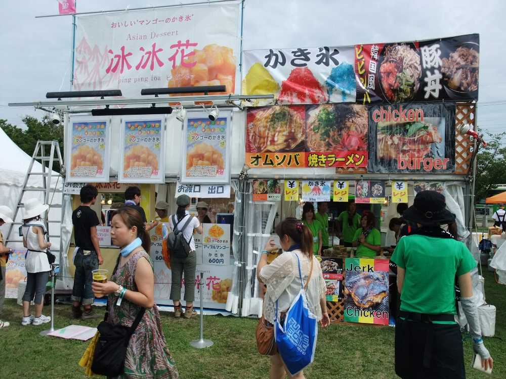 &nbsp;かき氷の店と大衆料理店。