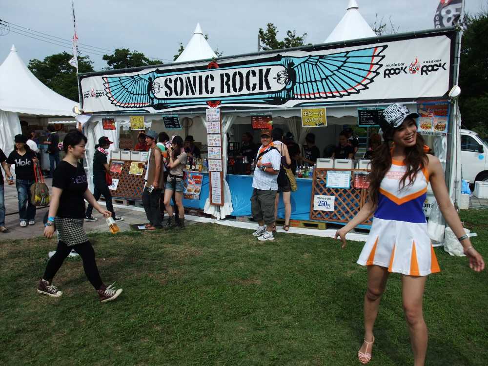 心斎橋のロックバー「ロックロック」の店。