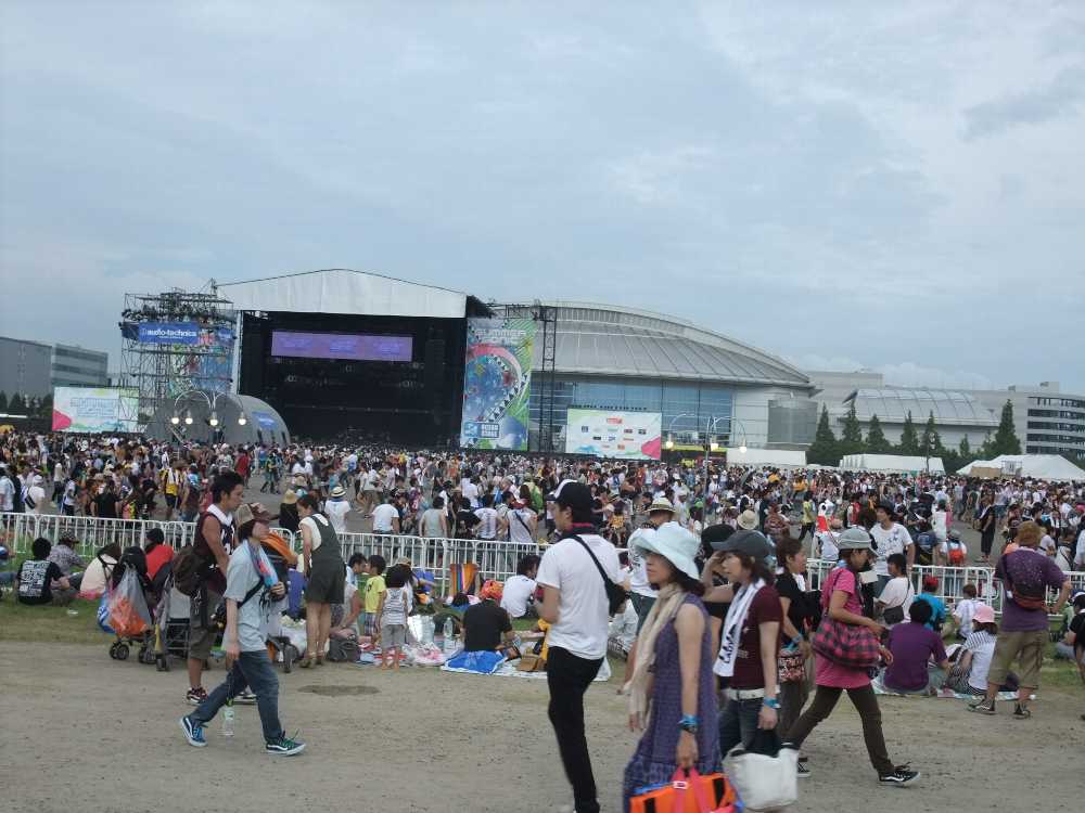 比較的人が多い状態。