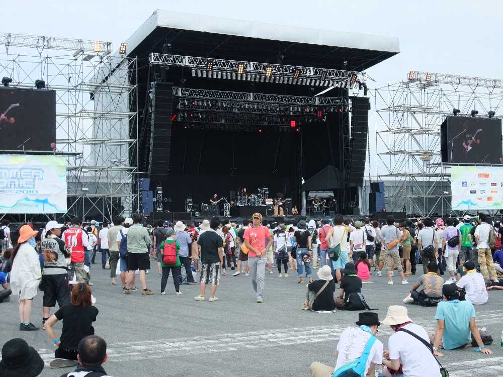 舞洲会場で2番目に大きなステージがスカイステージ。