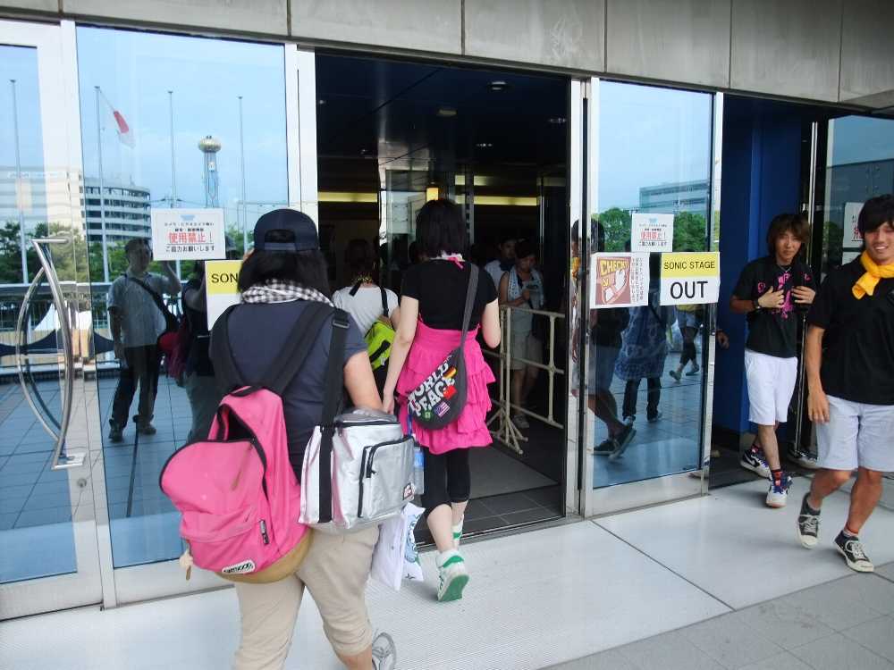 ソニックステージとダンスステージは室内ステージ。