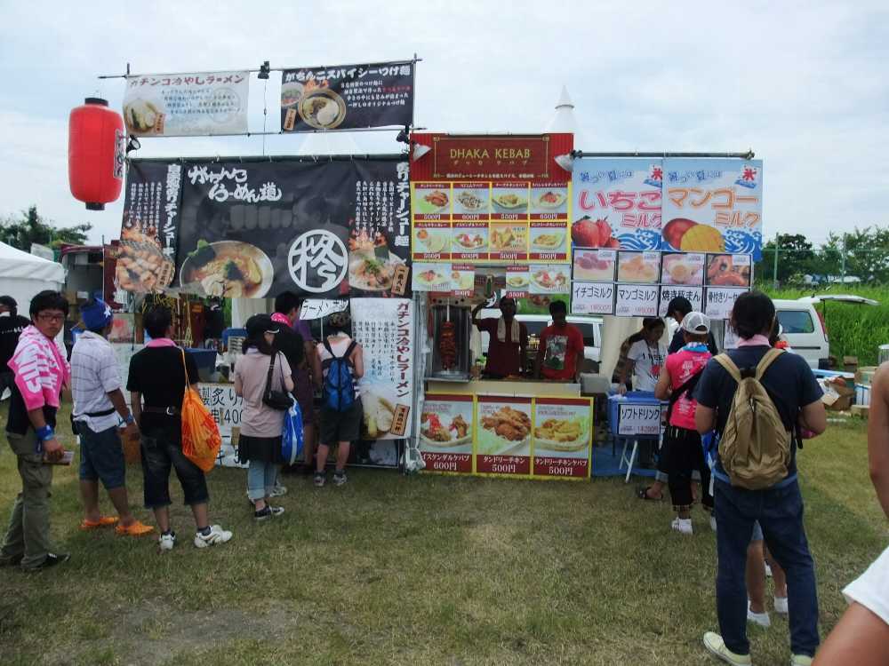 冷やしラーメンの店とダッカ・ケバブ。