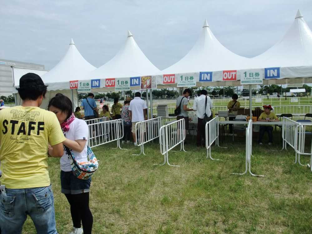 午後2時16分なのでガラガラに空いています。