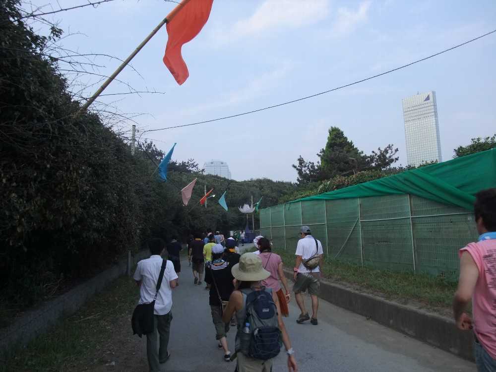 砂浜が終わり、通路へ。