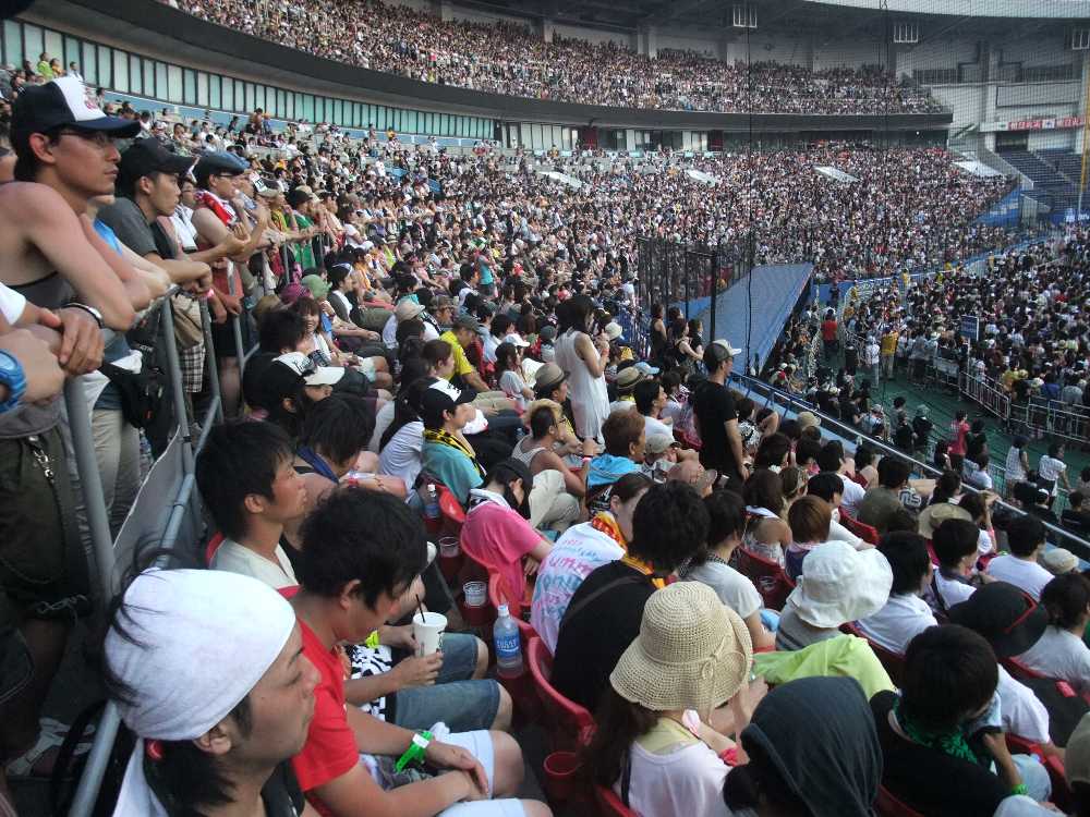 スタンド席もいっぱいです。