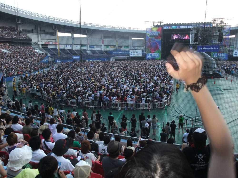 関係者の立ち見も多い。