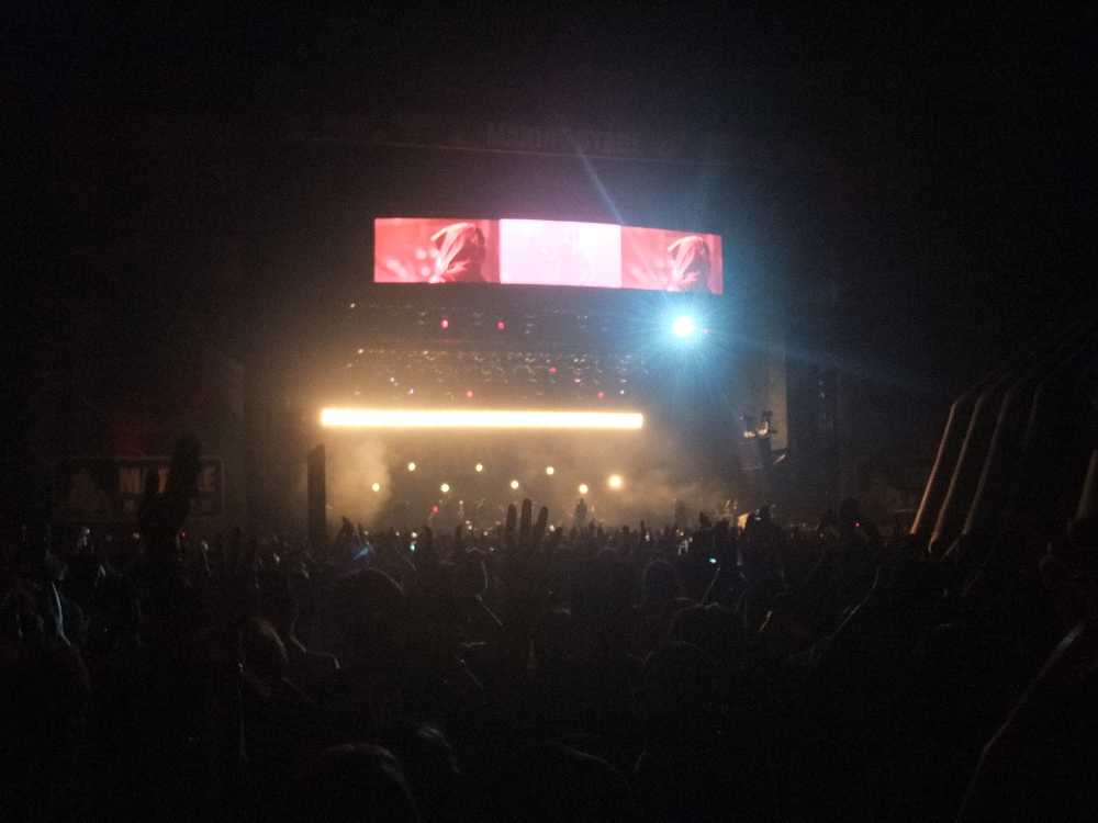 夕方から夜にかけてでした。フードをかぶっているのはリアム・ギャラガー。