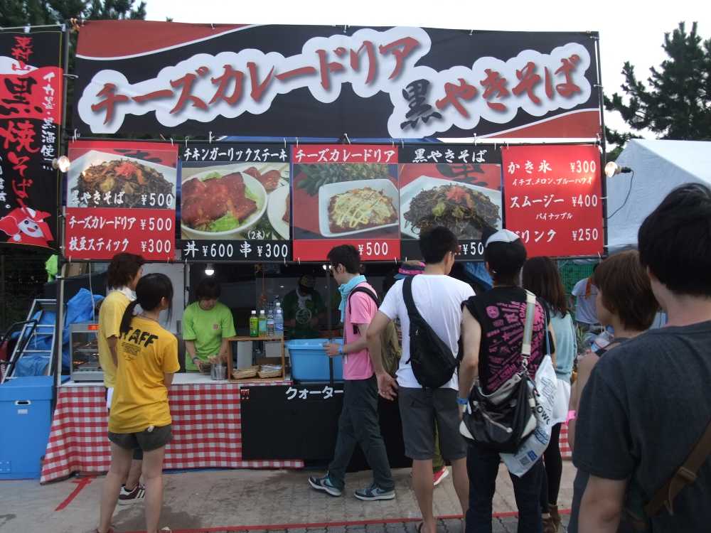 チーズカレードリアと焼きそばの店。