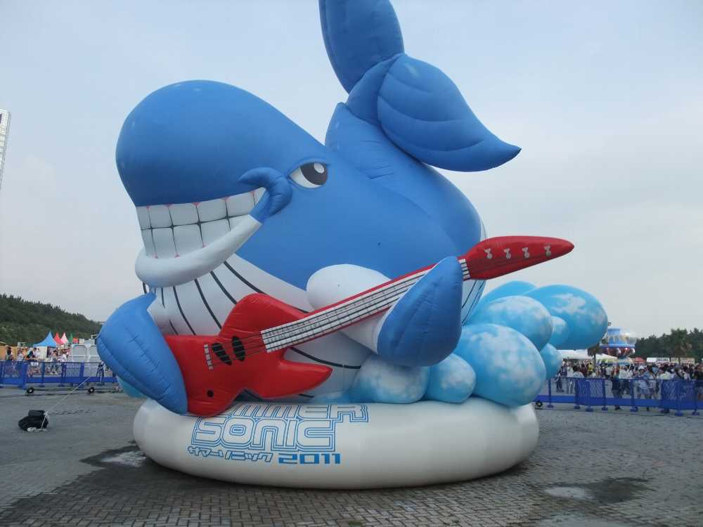 大きなオブジェ。