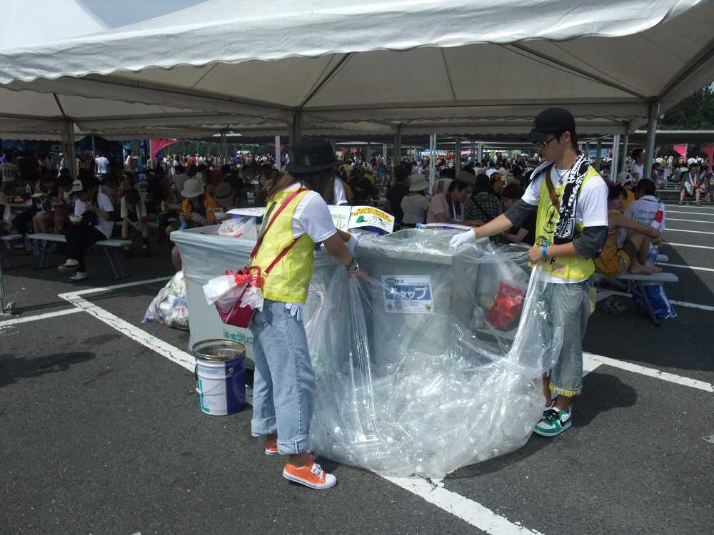 ごみ処理のスタッフ。