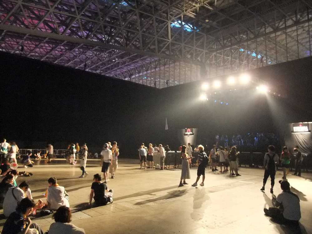 アイランドステージは結構大きい。